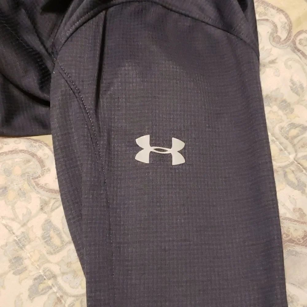UNDER Armour Cold Gear - Picture 7 of 8